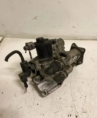Nissan Juke I F15 EGR valve 8623028