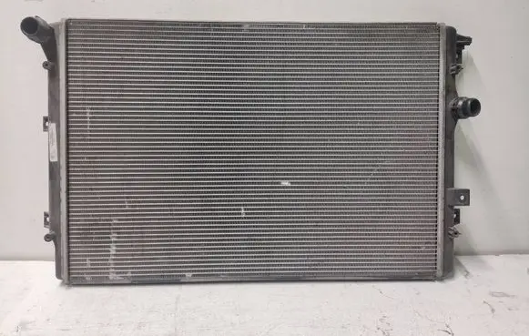 Volkswagen Tiguan Coolant radiator 5N0121253F