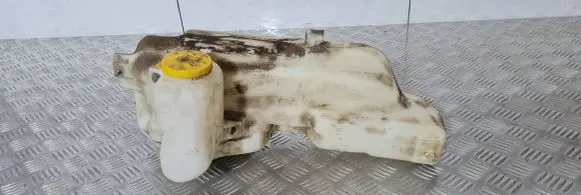 Nissan Terrano Windshield washer fluid reservoir/tank