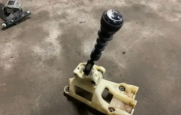 Hyundai Santa Fe Gear selector 437002B900