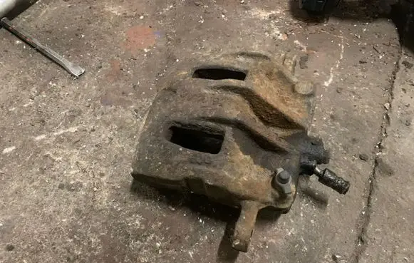 Front brake caliper