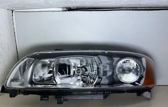 Volvo V70 Headlight/headlamp 30784248 89901008 89034934