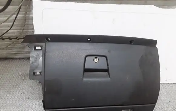 Volvo V50 Glove box 39871860