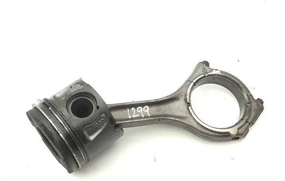 Maserati Ghibli Piston with connecting rod 