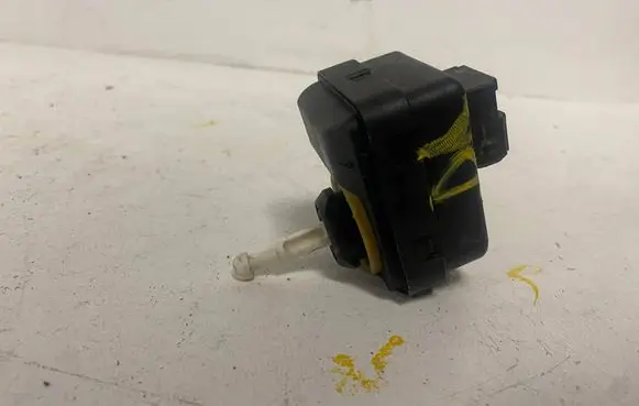 Volvo XC70 Headlight level adjustment motor P2004 PA66GF30