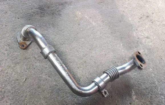 Volkswagen Crafter EGR valve line/pipe/hose 076131525D