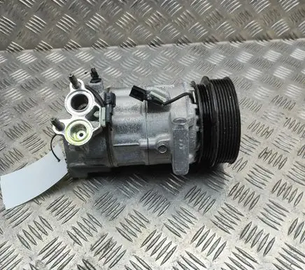 Volvo XC40 Air conditioning (A/C) compressor (pump) 31497908
