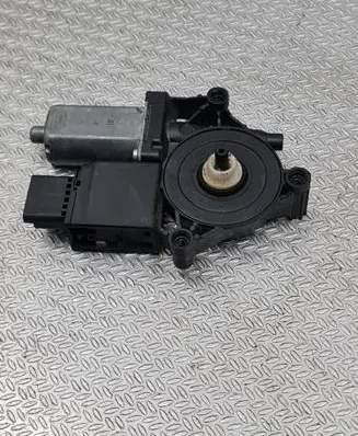 Peugeot 3008 II Front door window regulator motor 0130824226 1137329068 170119103724
