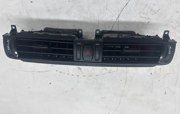 BMW X5 F15 Dash center air vent grill 925264810 10022015 0859210