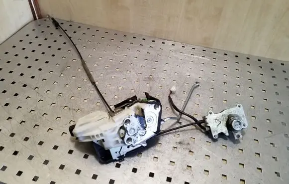 Mitsubishi Pajero Front door lock