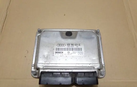 Audi A3 S3 8L Engine control unit/module 0281010892