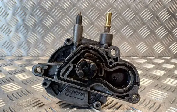 Opel Zafira B Vacuum pump