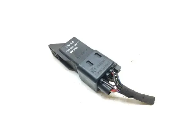 Volkswagen Polo V 6R Glow plug pre-heat relay 0281003038