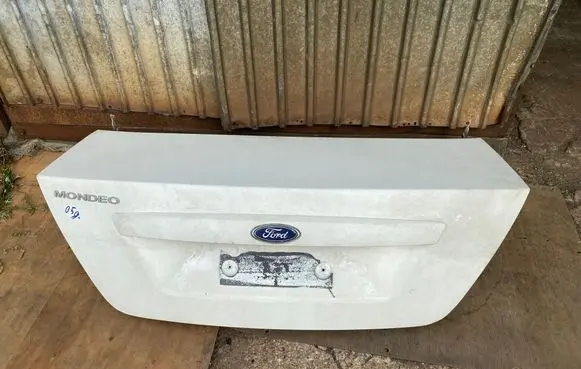 Ford Mondeo Mk III Tailgate/trunk/boot lid