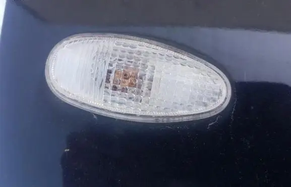 Mitsubishi Outlander Front fender indicator light
