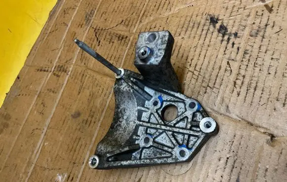Cadillac Escalade A/C compressor mount bracket 12643221