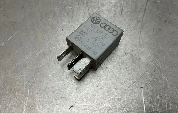 Volkswagen Touran I Other relay 1K0951253 0332011100