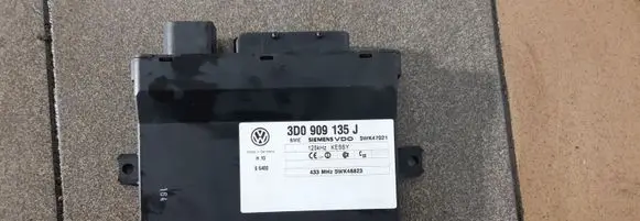 Volkswagen Touareg I Keyless (KESSY) go control unit/module 3D0909135J