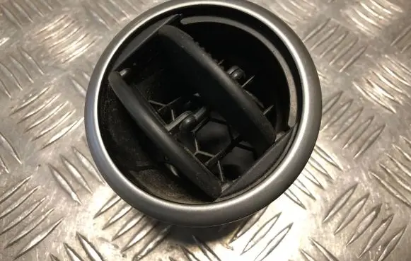 Mazda 3 I Dash center air vent grill BP4KGM732