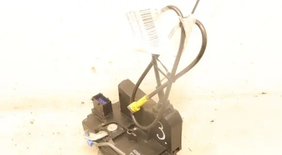 Opel Vivaro Front door lock