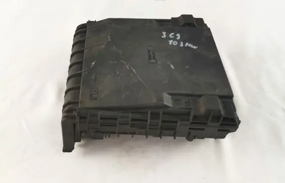 Volkswagen PASSAT B6 Fuse box set 63592777 3C0937125 17552296