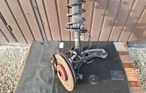 Volvo XC40 Front wheel hub spindle knuckle