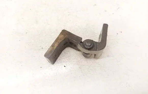 Skoda Octavia Mk2 (1Z) Rear door lower hinge 1Z0833401B