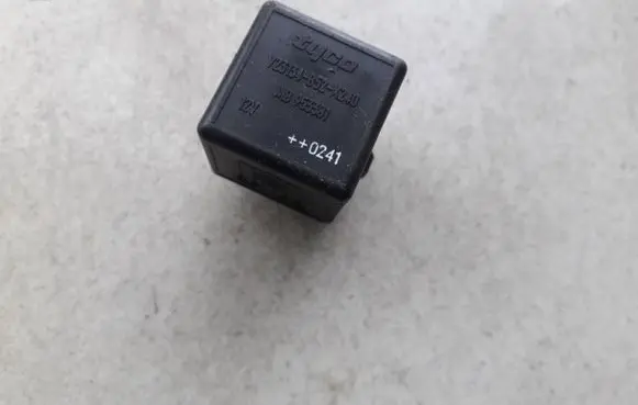 Mitsubishi Space Star Other relay mb953381 v23134-b52-x240