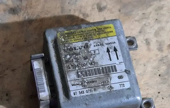 Volvo S40, V40 Airbag control unit/module 0285001147