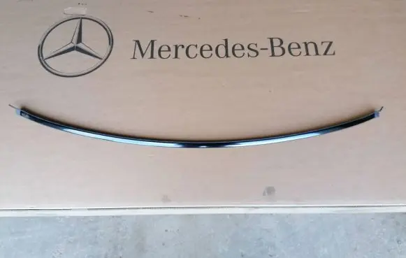Headlight/headlamp mounting bracket