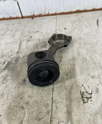 Opel Insignia B Piston with connecting rod
