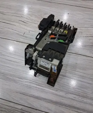 Peugeot 3008 I Battery control module 28236841