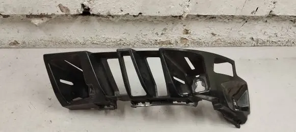 Rear bumper mounting bracket