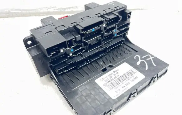Mercedes-Benz C W203 Fuse module 2035453001 5DK00848552
