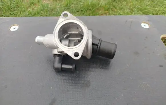 Alfa Romeo 147 Thermostat/thermostat housing V233588