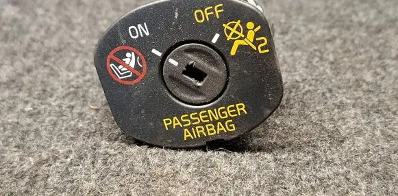 Passenger airbag on/off switch