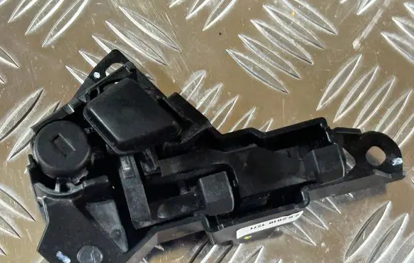 BMW 5 F10 F11 Glove box lock 1600086 PA6GF30