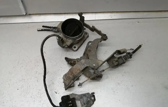 Mercedes-Benz E W124 Throttle valve 1265405945 0021400653