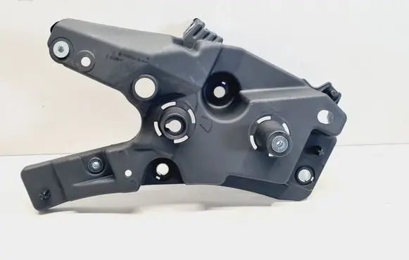 Volvo XC60 Fender mounting bracket 31424579 32288933 32288929