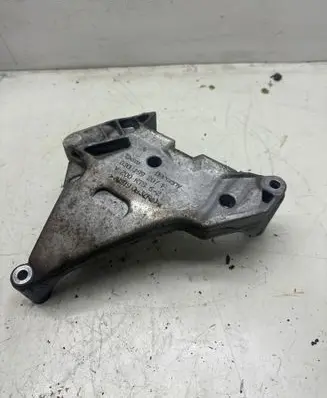 Engine mounting bracket