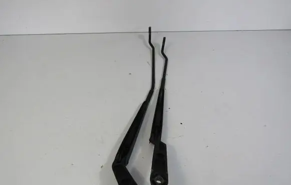 Skoda Octavia Mk1 (1U) Front wiper blade arm 