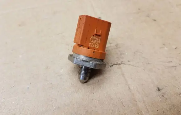 Fuel pressure sensor