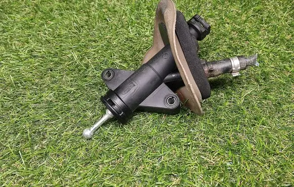 Ford Mondeo Mk III Clutch master cylinder 1S717A543AD