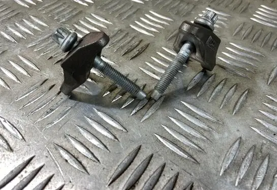 Volvo V40 Cross country Fuel Injector clamp holder