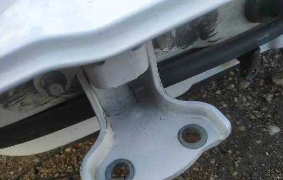 Opel Antara Rear door lower hinge