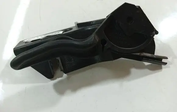 Opel Corsa D Engine bonnet (hood) release handle 13186912