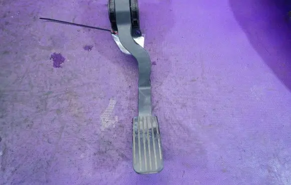 Peugeot 206 Accelerator throttle pedal 9654877480