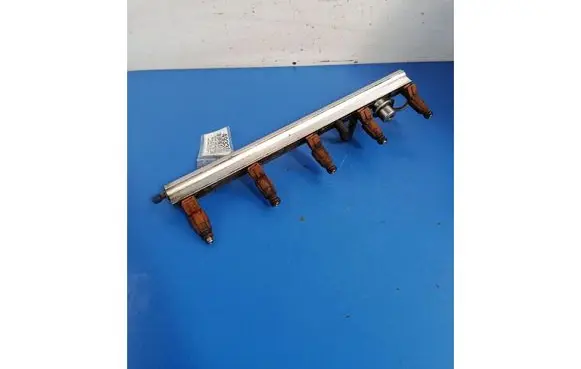 Volvo XC70 Fuel main line pipe 9202710