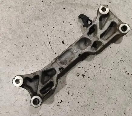 Peugeot 207 Engine mounting bracket 9654165780