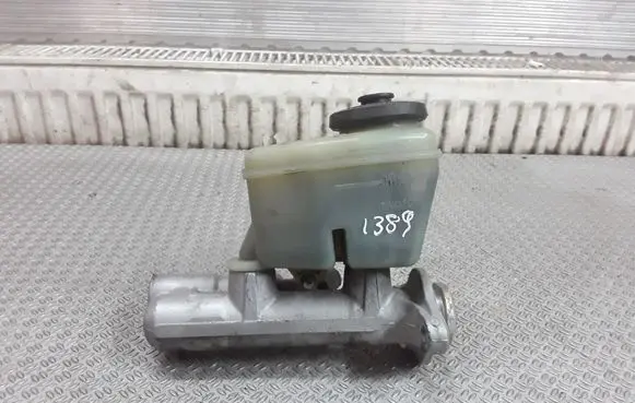 Toyota Hilux (N80, N90, N100, N110) Master brake cylinder